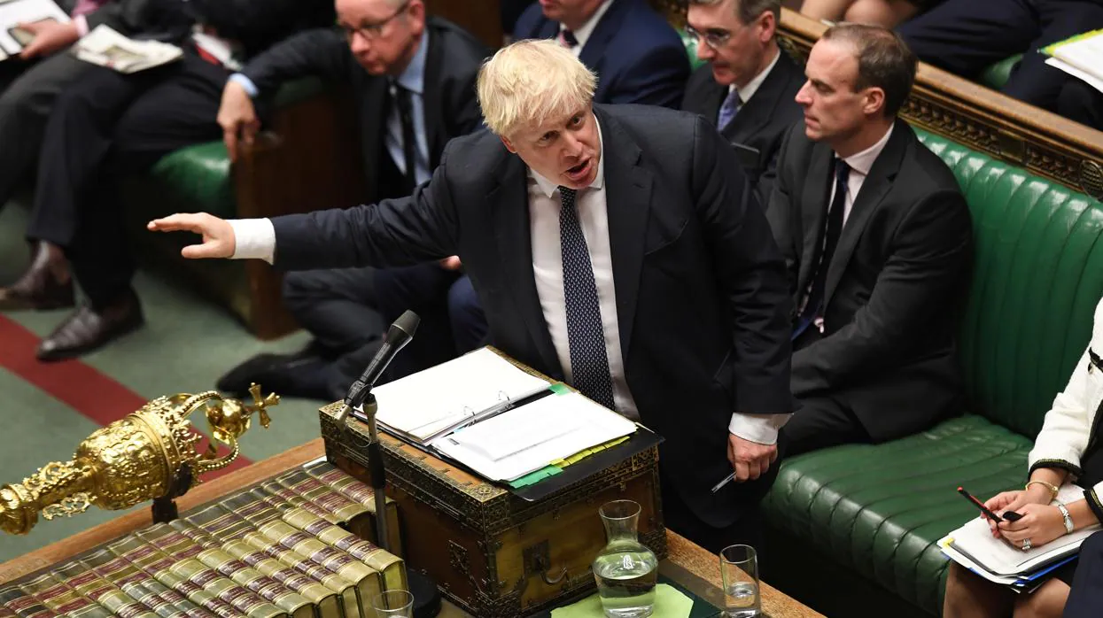 Boris Johnson durante una sesión en el Parlamento británico