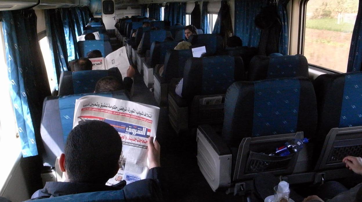 Imagen de archivo de un tren que cubre la ruta entre El Cairo y Alejandría, en Egipto