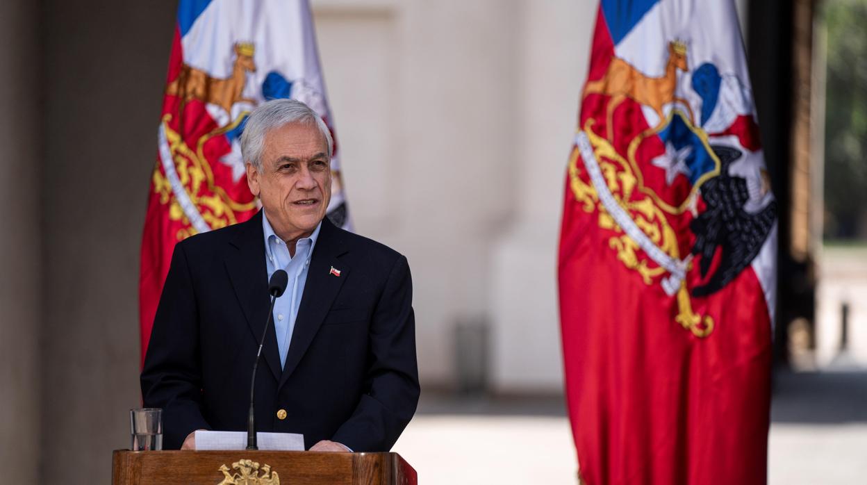 Fotografía cedida este jueves por la Presidencia de Chile que muestra al mandatario de ese país, Sebastián Piñera