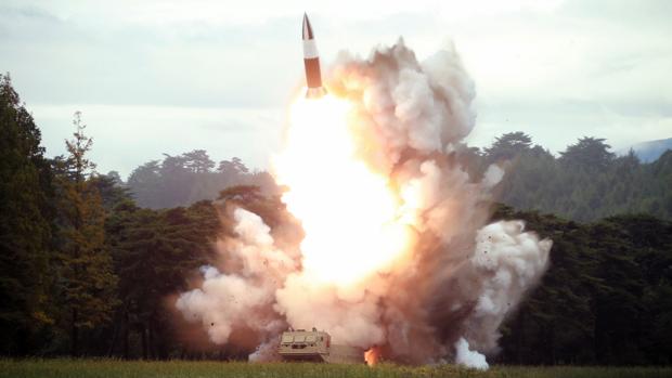 Corea del Norte confirma el ensayo con un lanzacohetes «supergrande»