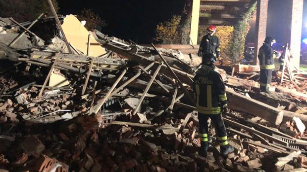 Mueren tres bomberos italianos al derrumbarse una casa tras una explosión presuntamente intencionada