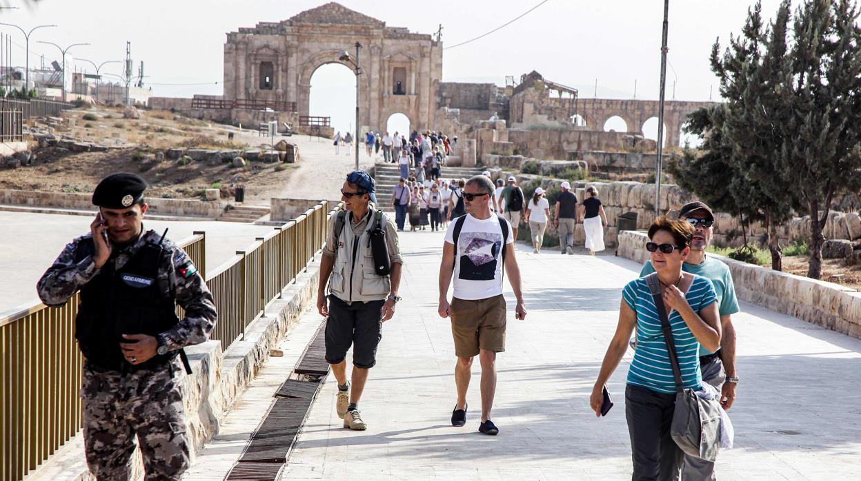 Lugar donde resultaron heridas las personas en un ataque con cuchillo en el sitio de Jerash