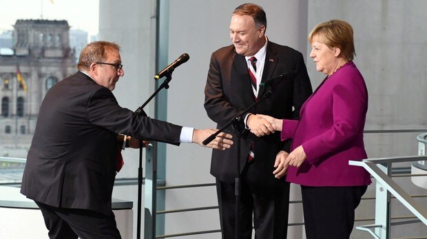 Merkel critica el desprecio a los «ossis», los alemanes orientales