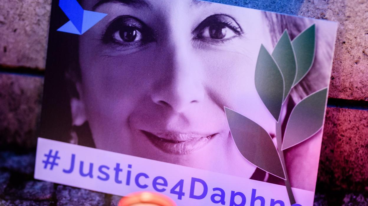 La periodista Daphne Caruana Galizia fue asesinada con un coche bomba