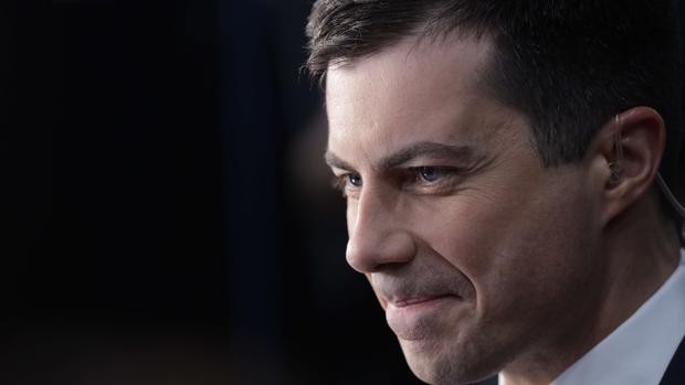 Buttigieg se afianza en un debate demócrata a la sombra del 'impeachment' de Trump