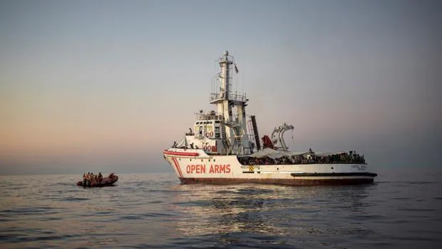 Italia permite el desembarco de dos naves de ONG españolas con 140 inmigrantes rescatados en el Mediterráneo