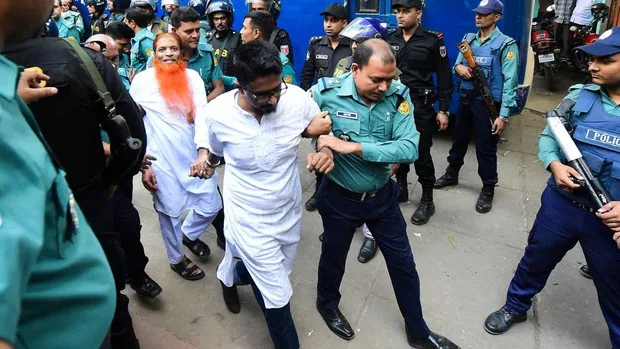 Condenan a muerte a 7 yihadistas por el atentado donde murieron 22 personas en Bangladesh