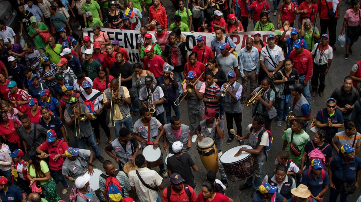 Manifestantes chavistas cerca de la residencia de Maduro