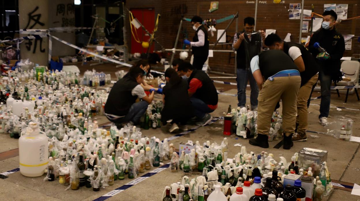 Material químico almacenado por los estudiantes rebeldes