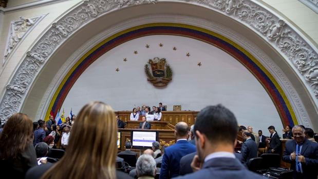 Acusan a diputados opositores de utilizar el Parlamento para hacer favores a empresarios ligados a Maduro