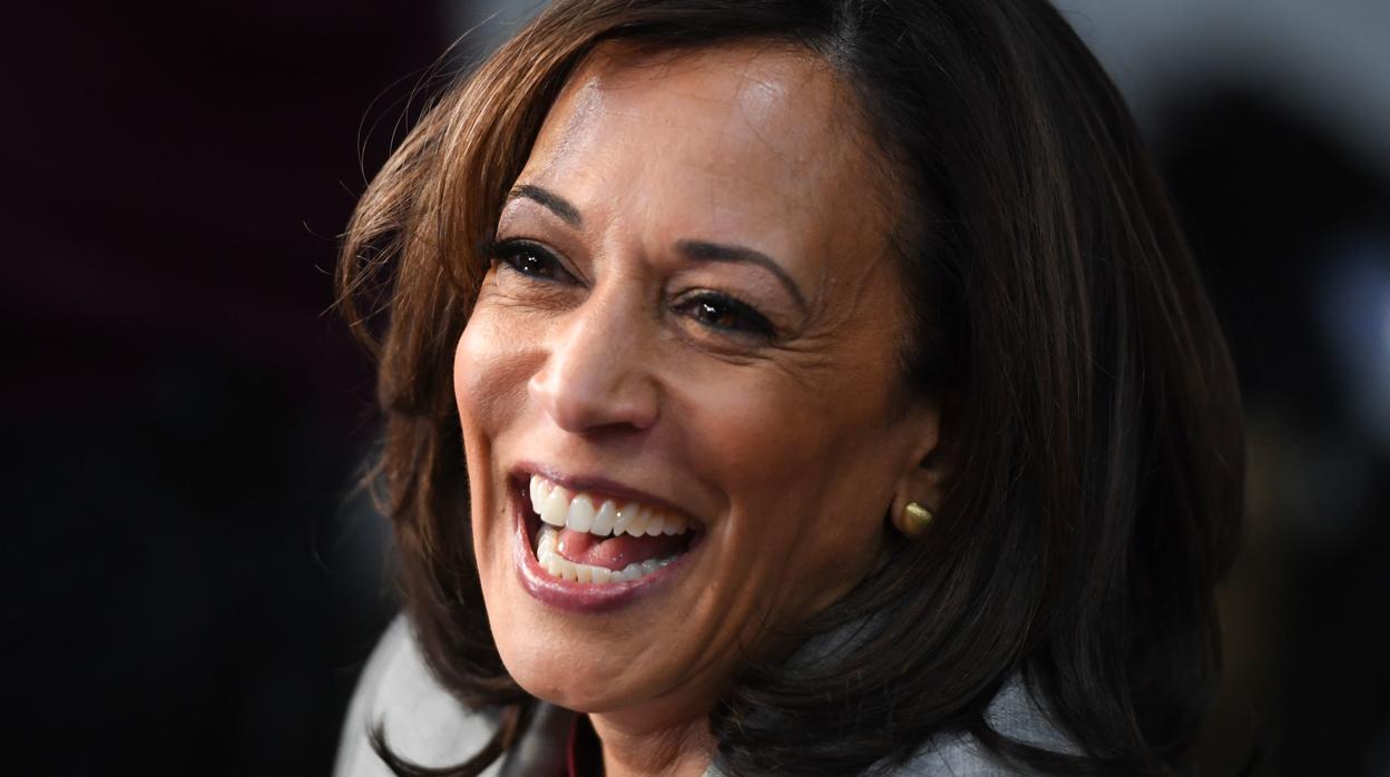 La senadora centrista Kamala Harris