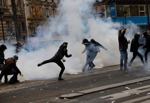Enfrentamientos de manifestantes con la policia hoy en París