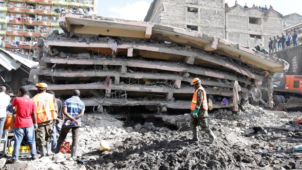 Al menos dos muertos tras el derrumbe de un edificio de seis plantas en Kenia