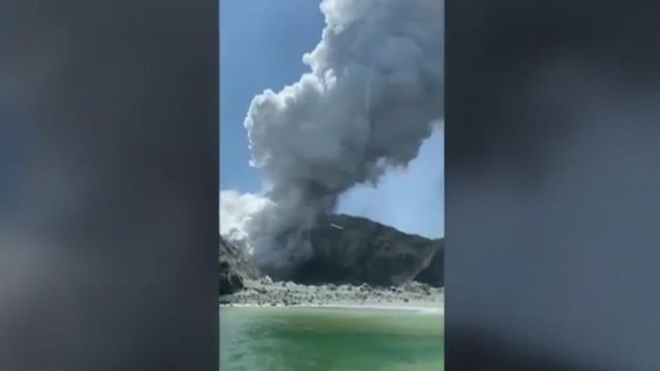 La erupción de un volcán en Nueva Zelanda causa al menos cinco muertes