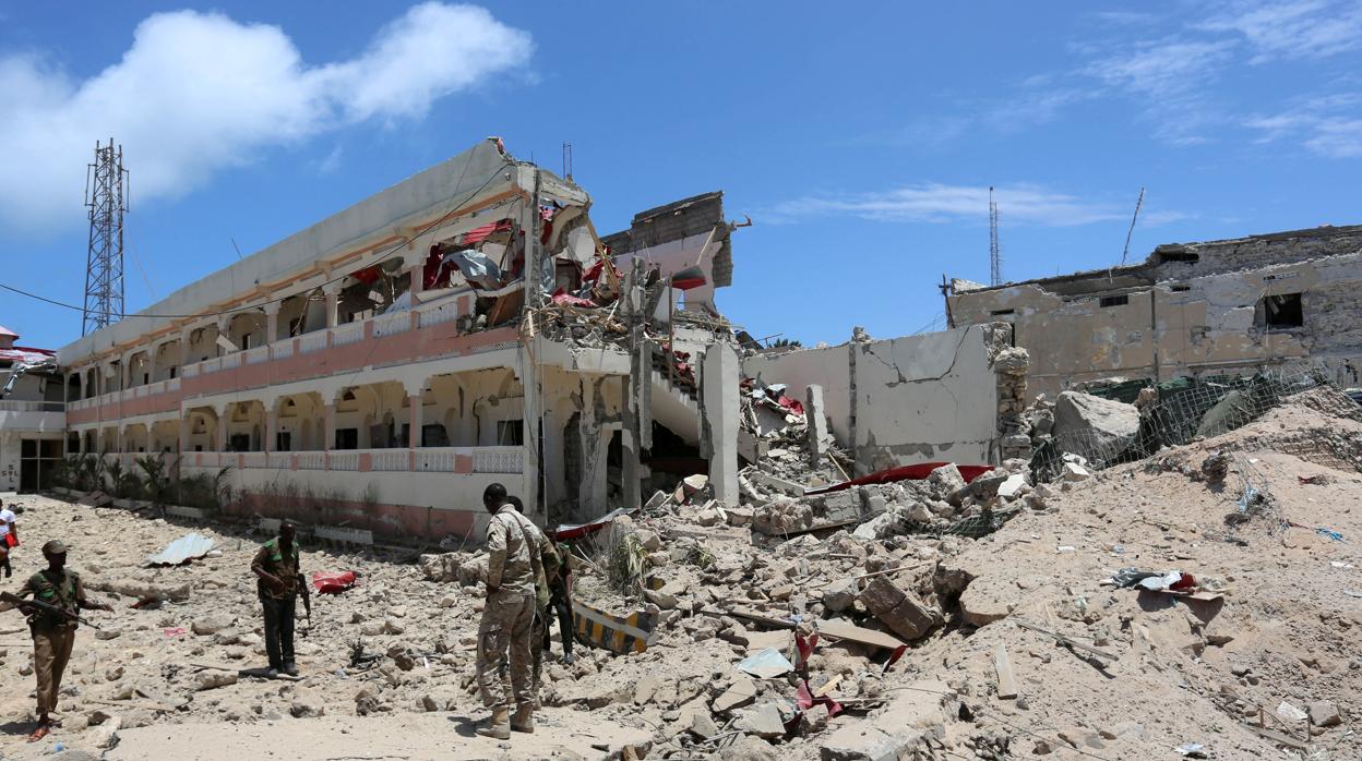 Al Shabab mata a 5 personas tras tomar durante horas un hotel de Mogadiscio