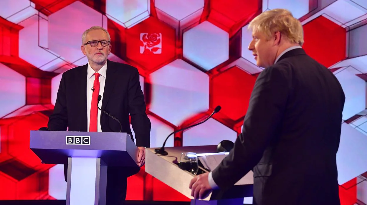 Jeremy Corbyn y Boris Johnson, durante el debate preelectoral en la BBC el pasado 6 de diciembre