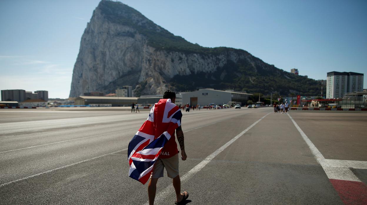 Un residente británico en el aeropuerto de Gibraltar