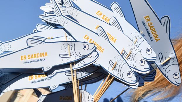 El movimiento de protesta contra Salvini, las Sardinas, desembarca en Roma