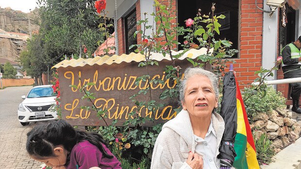 Los vecinos de la legación en La Paz: «!Quintana, pendejo, queremos tu pellejo!»