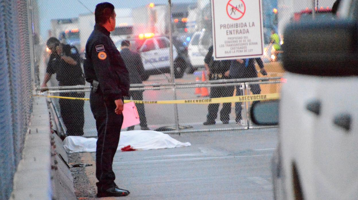 El cadáver del hombre, que se quitó la vida cuando le cortaron el paso a Estados Unidos