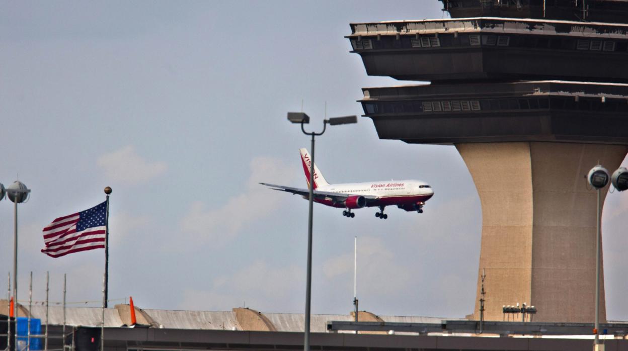 Nader fue interceptado en el Aeropuerto Internacional de Washington-Dulles