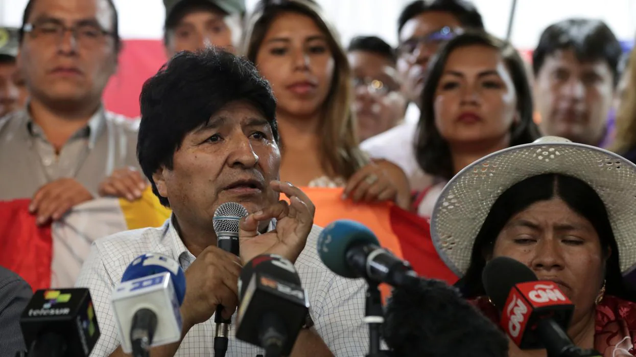 Morales durante la rueda de prensa en Buenos Aires donde anunció la candidatura de Luis Arce