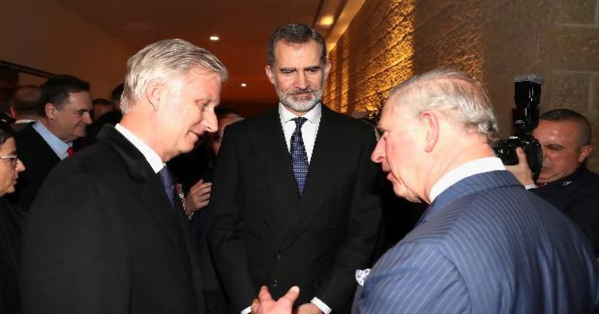El Príncipe de Gales conversa con los Reyes de España y de Bélgica en el Foro del Holocausto, celebrado este jueves en Jerusalén