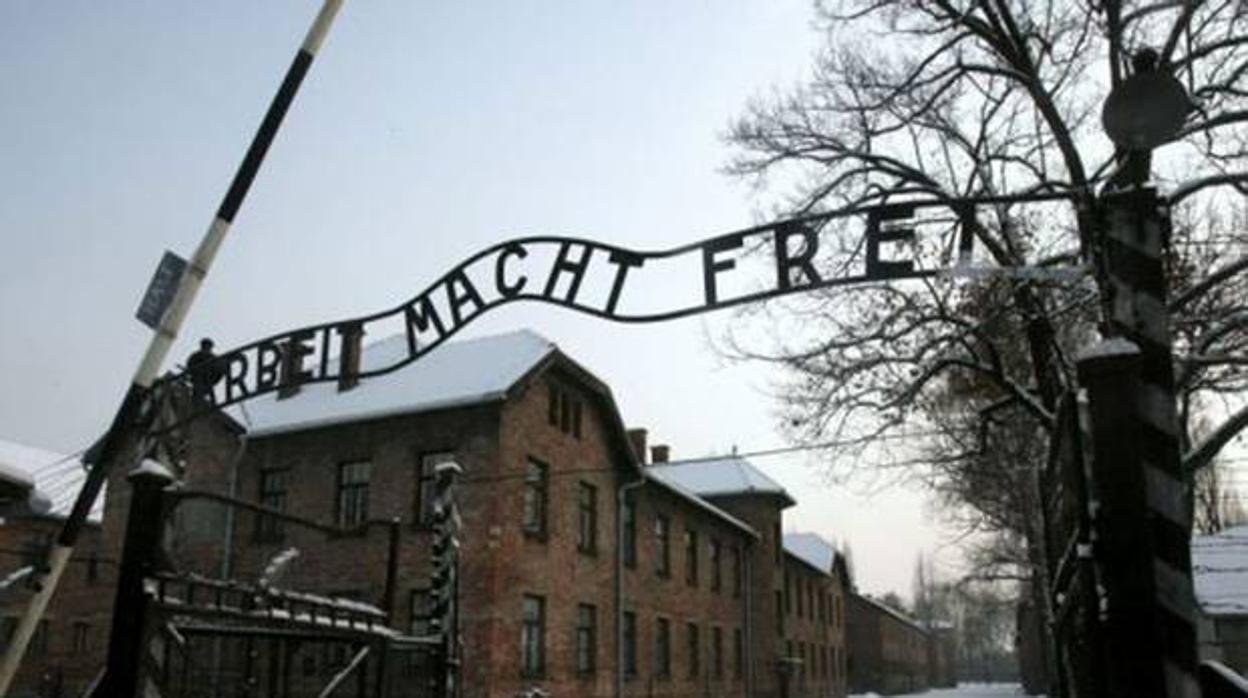 Entrada del campo de exterminio de Auschwitz