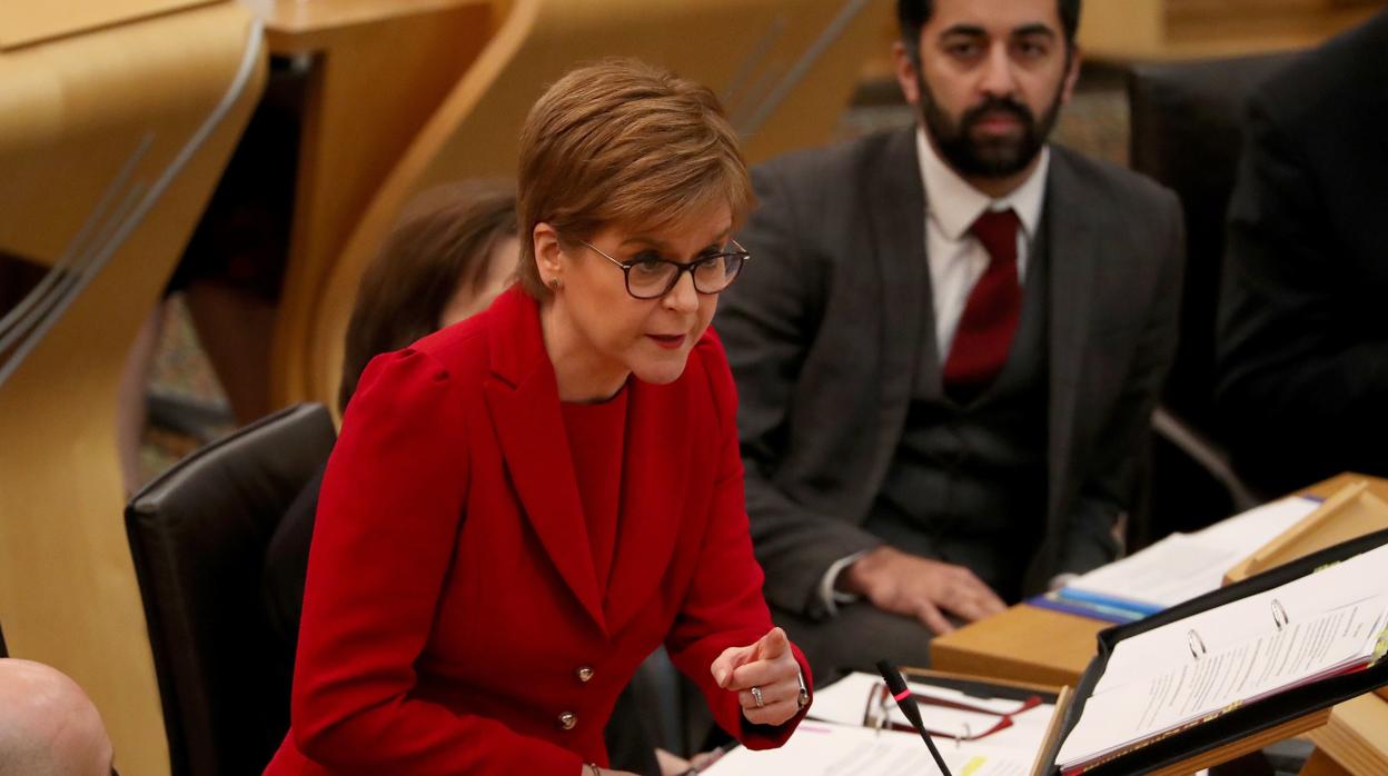 La ministra principal de Escocia, Nicola Sturgeon, en el Parlamento escocés