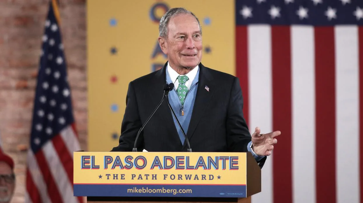 El exalcalde de Nueva York Michael Bloomberg presenta un plan bautizado "El Paso Adelante" durante su campaña a las primarias
