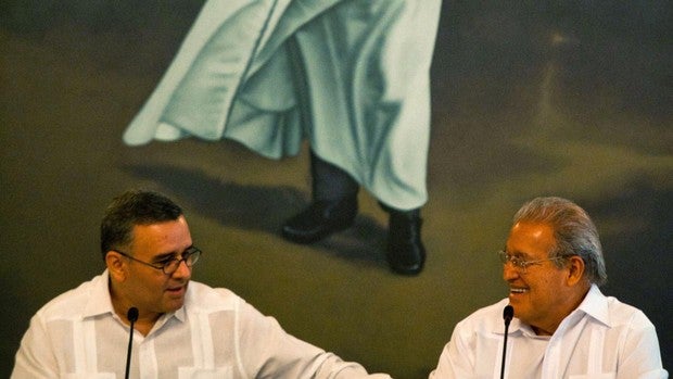 Dos expresidentes salvadoreños serán investigados por supuestos nexos con pandillas