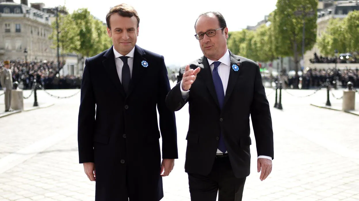 El presidente de Francia con el expresidente Hollande