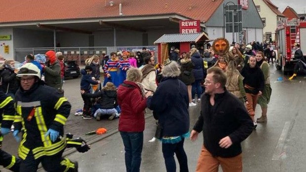 Al menos 30 heridos, entre ellos niños, tras un atropello deliberado en un desfile de Carnaval en Alemania