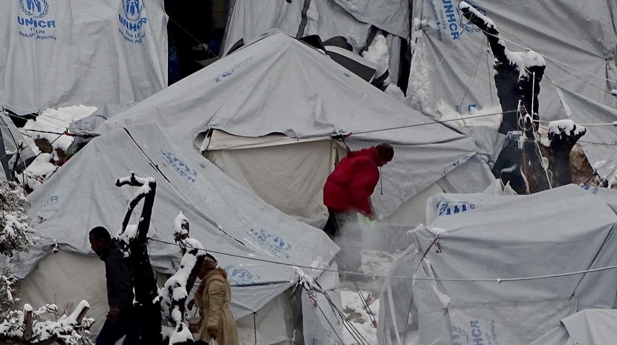 Tiendas en el campo de refugiados de Moria, en Grecia