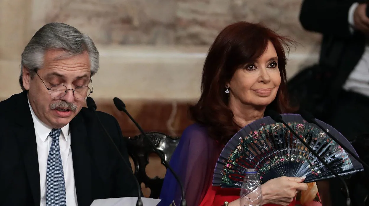 Alberto Fernández pronuncia un discurso junto a Cristina Fernández de Kirchner, durante la inauguración del 138° período de sesiones ordinarias en el Congreso de Buenos Aires