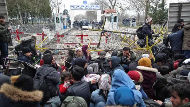 Más de 4.000 refugiados, atrapados en la frontera entre Grecia y Turquía