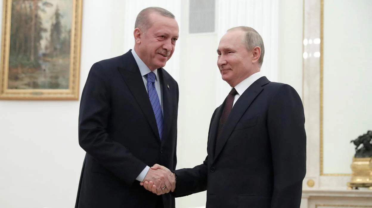 El presidente de Turquía, Recep Tayyip Erdogan, junto al presidente de Rusia, Vladímir Putin
