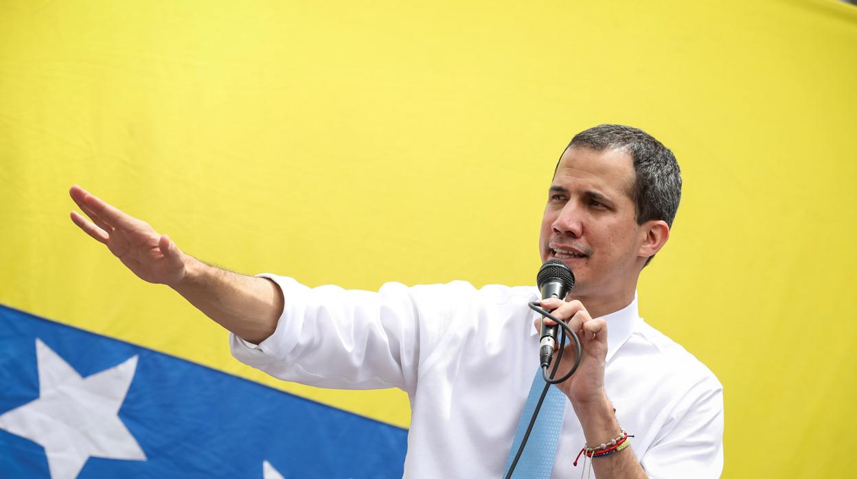 Guaidó pide a Maduro dejar la soberbia y permitir la entrada de ayuda humanitaria