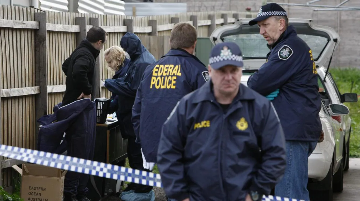 Policías australianos registran una vivienda en Australia