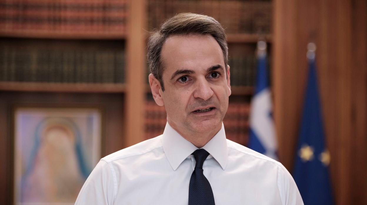 Mitsotakis durante el anuncio