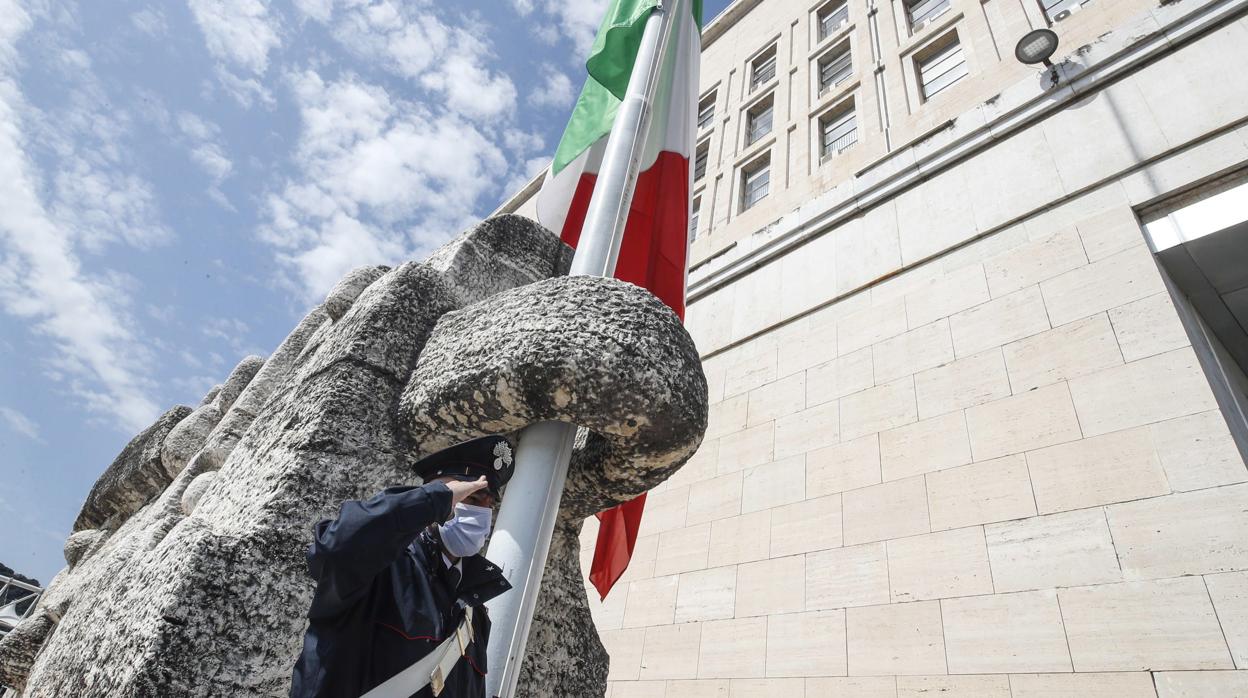 Las banderas de Italia se han puesto a media asta