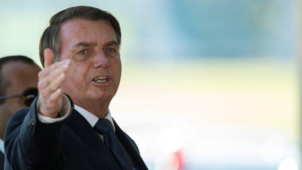 Bolsonaro critica a su ministro de Sanidad por apoyar las cuarentenas