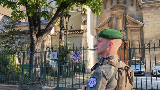 París respeta el Domingo de Ramos con patrullas de soldados armados