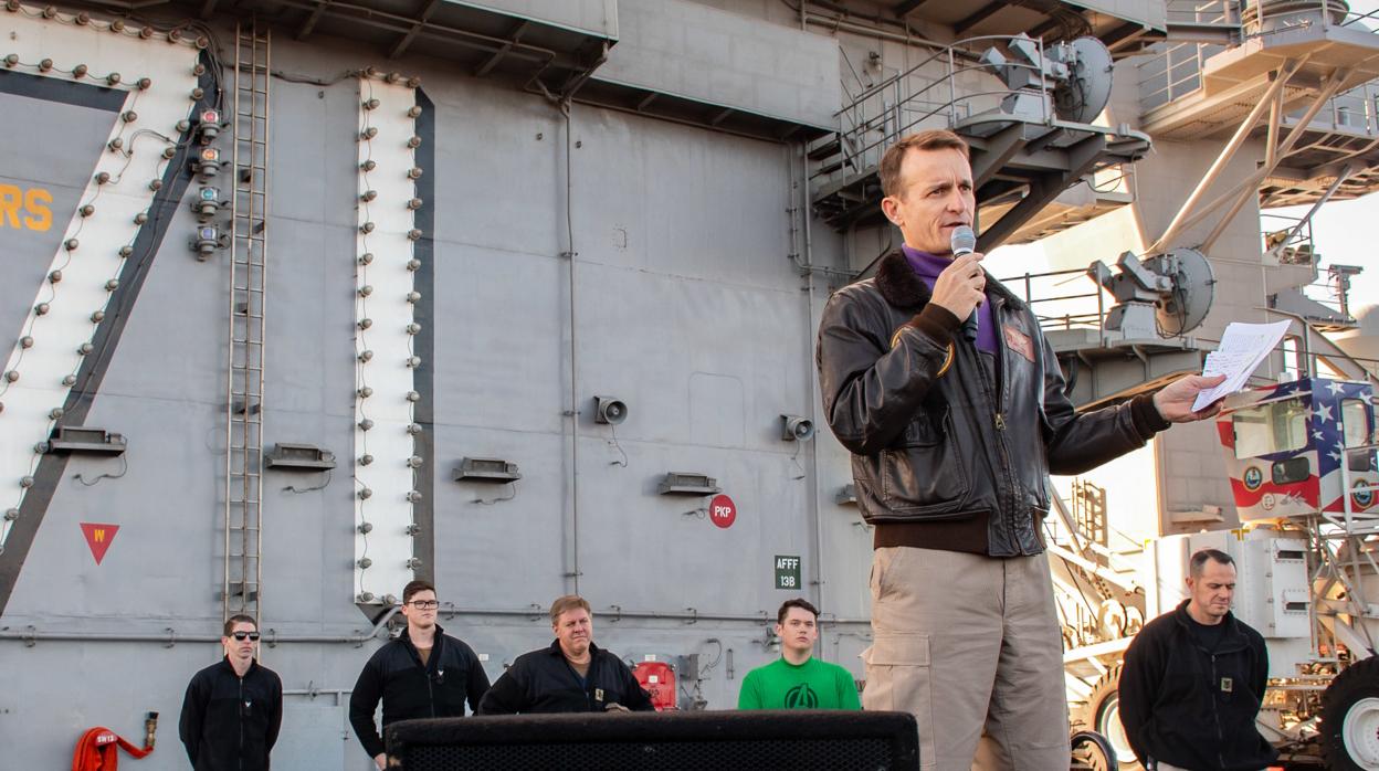 El capitán Crozier en diciembre en el USS Roosevelt