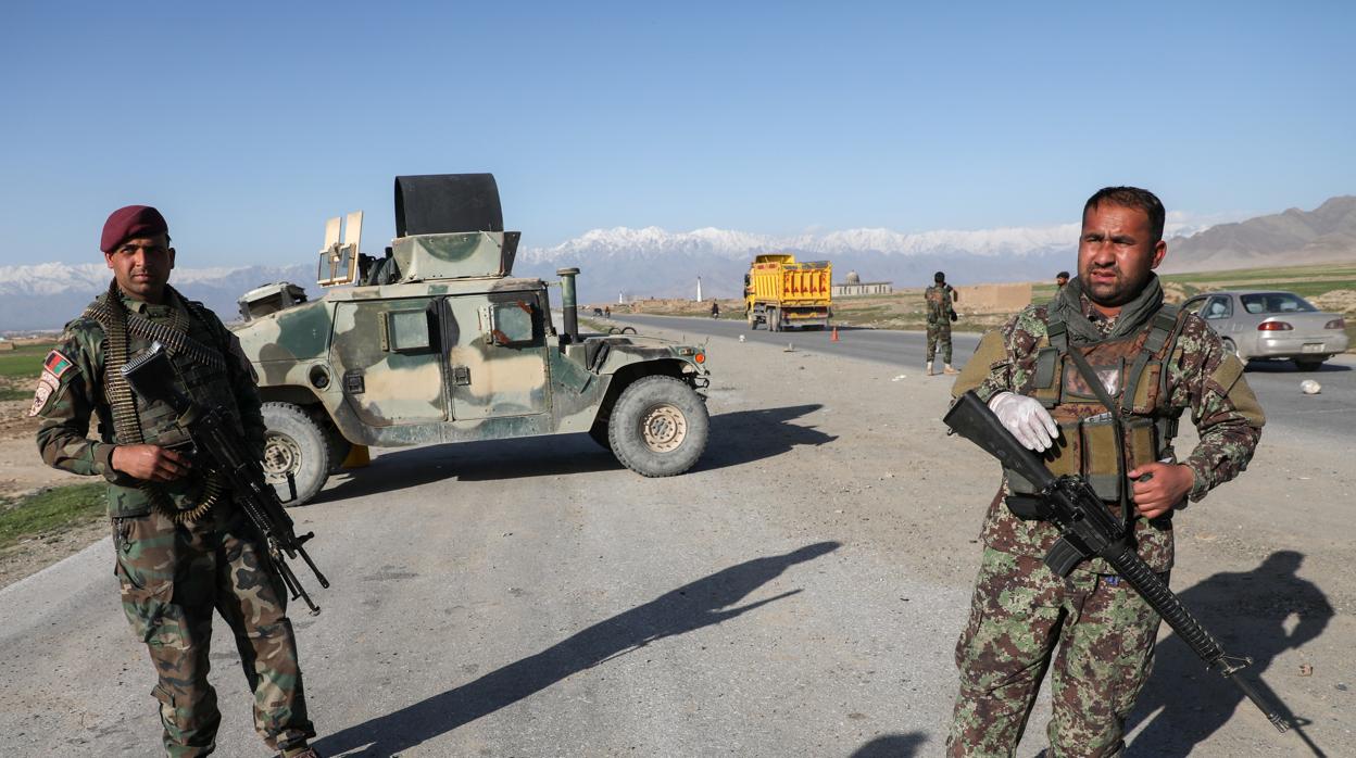 Control de militares afganos al norte de Kabul