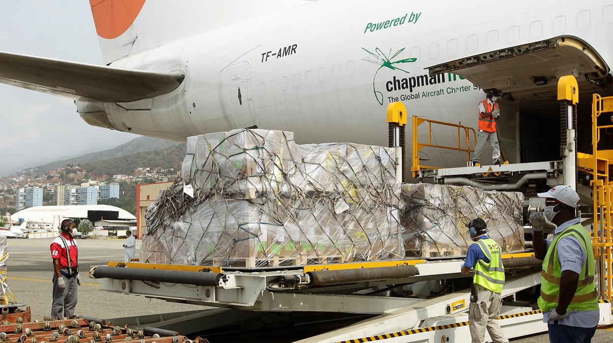 Un avión aterriza en Maiquetía con la ayuda humanitaria