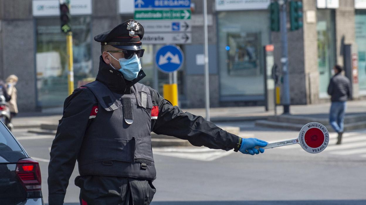 Control de los carabineros en Milán