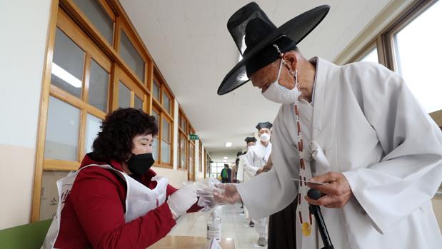 Corea del Sur premia en las urnas la eficaz respuesta a la pandemia