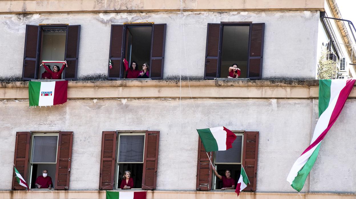 Miles de italianos piden justicia por la muerte de sus familiares y se abre una investigación por «epidemia culposa»