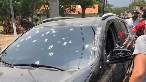 Asesinan al alcalde de Teculután y a sus guardaespaldas tras disparar 100 veces al coche en el que viajaban
